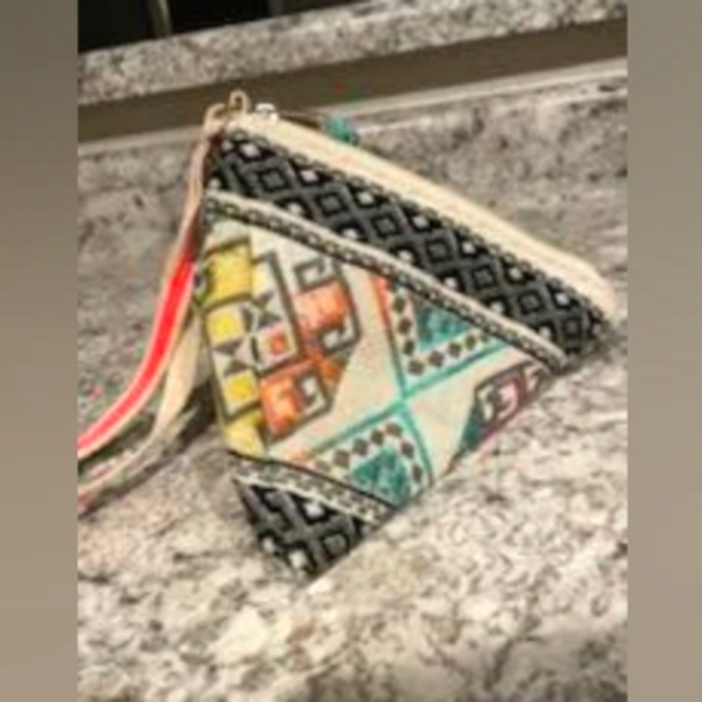 NWT Wristlet of Sorts
